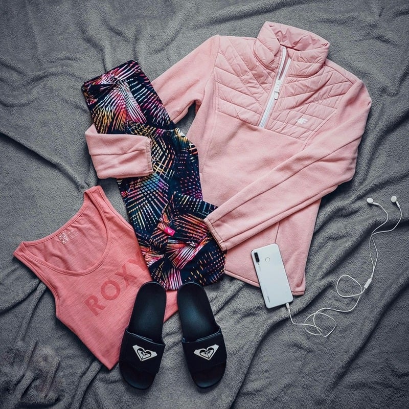 Produktový flat lay športového oblečenia